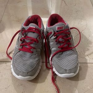 Nike free run 2. US women’s size 7.5